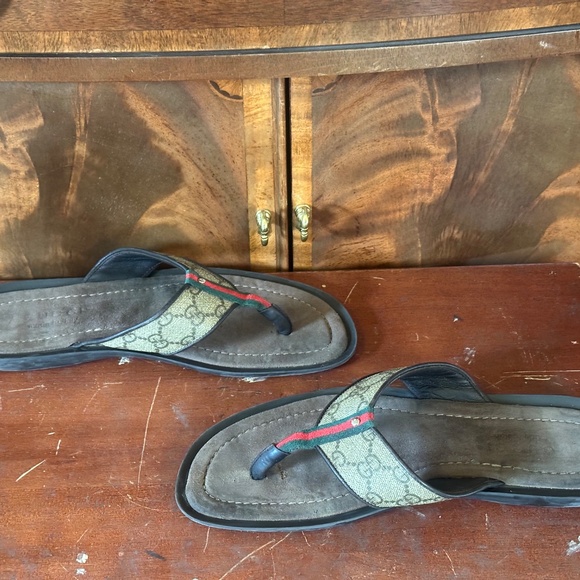 Gucci GG Flip Flop Sandals - Picture 5 of 8